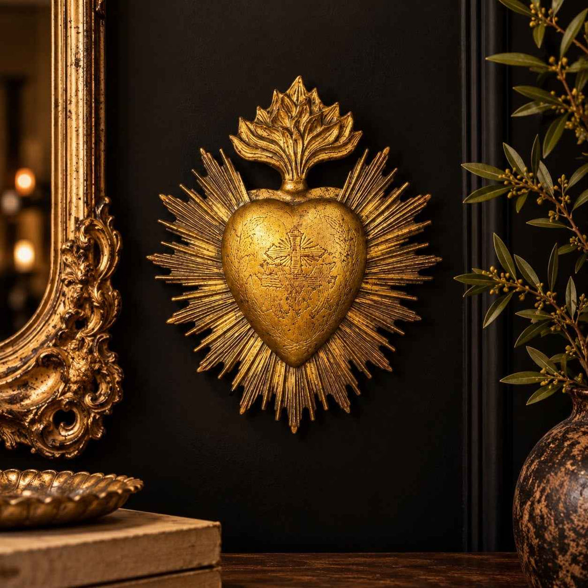 Cuore Sacro in Resina Oro H.24x20x3cm