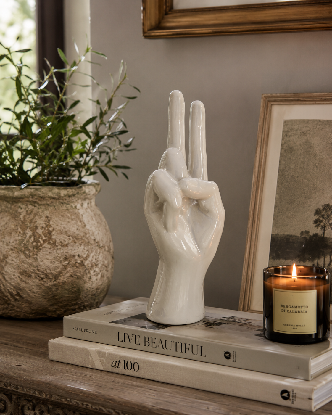 Mano della Vittoria in ceramica H.25×10×7 cm