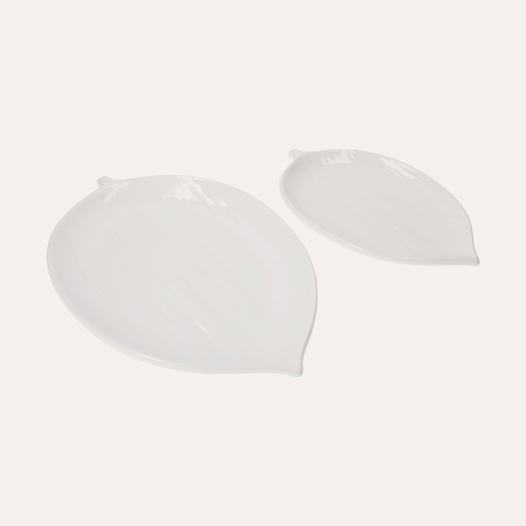 Set of 2 Leaf-Shaped Ceramic Dinner Plates