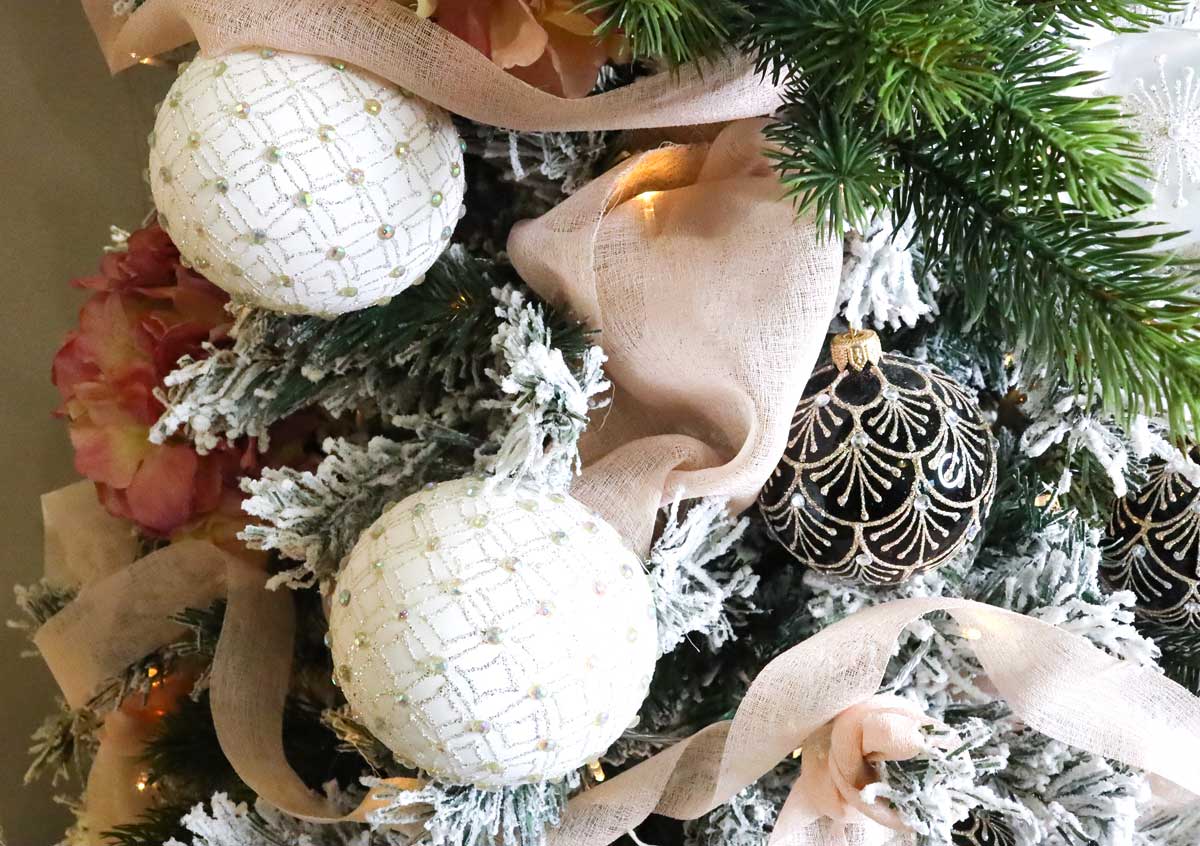 Set of 4 White Glass Balls with Silver Decorations
