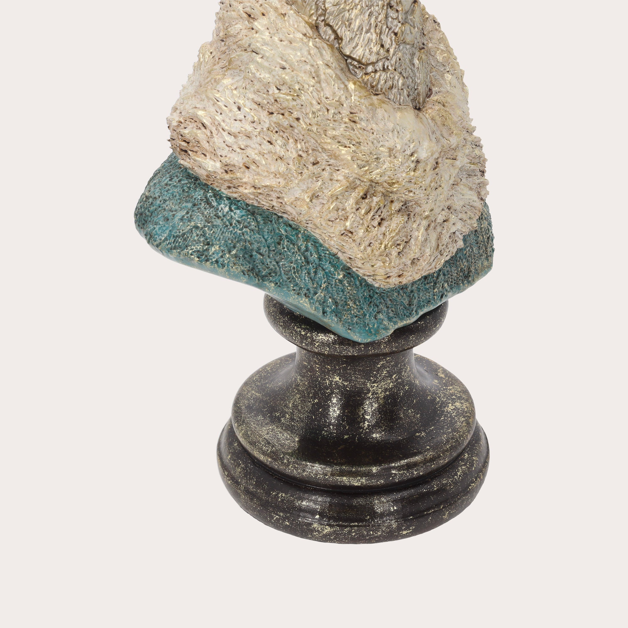 Gold Resin Giraffe Bust for Indoor Use