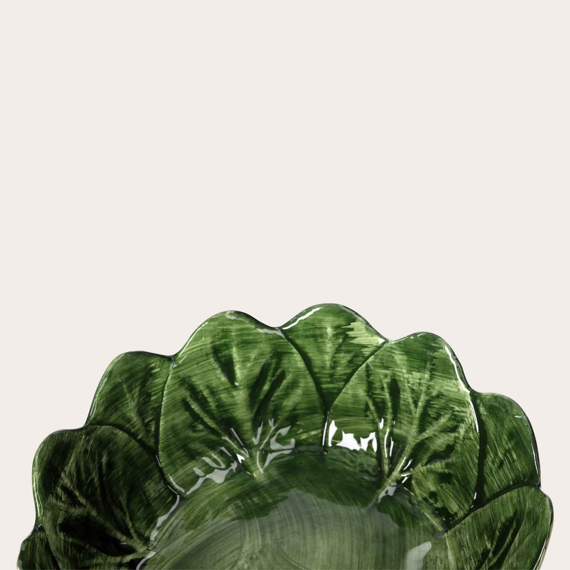 Ciotola Insalatiera in Ceramica Verde Smeraldo – Design a Forma di Verza d. 29 cm