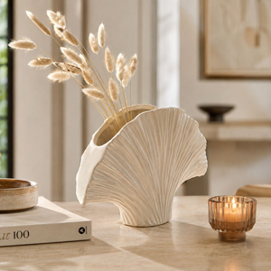 Vaso Conchiglia Piccolo in Ceramica Bianco Madreperlato H.19x26x8 cm