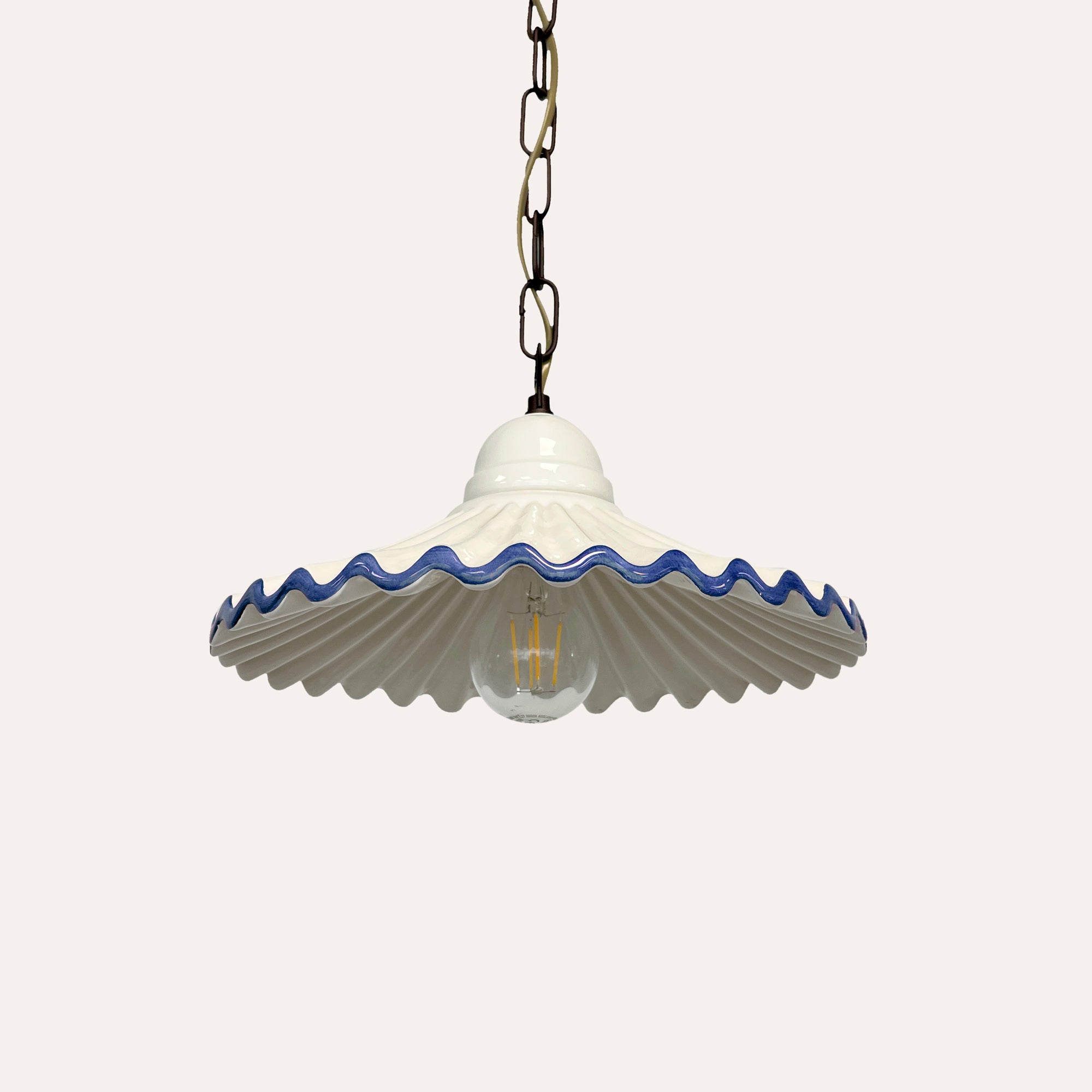 Lampadario a Sospensione in Ceramica Bianca con Bordo Blu