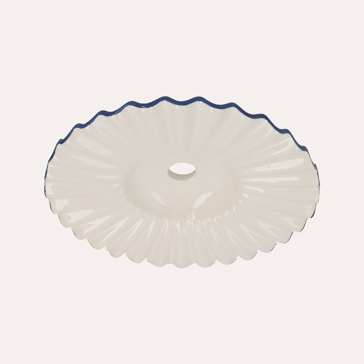Paralume In Ceramica Ondulato Bianco Con Bordo Blu per Lampadari, made in Italy