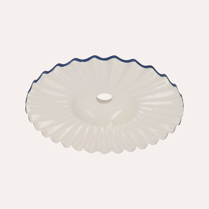 Paralume In Ceramica Ondulato Bianco Con Bordo Blu per Lampadari, made in Italy