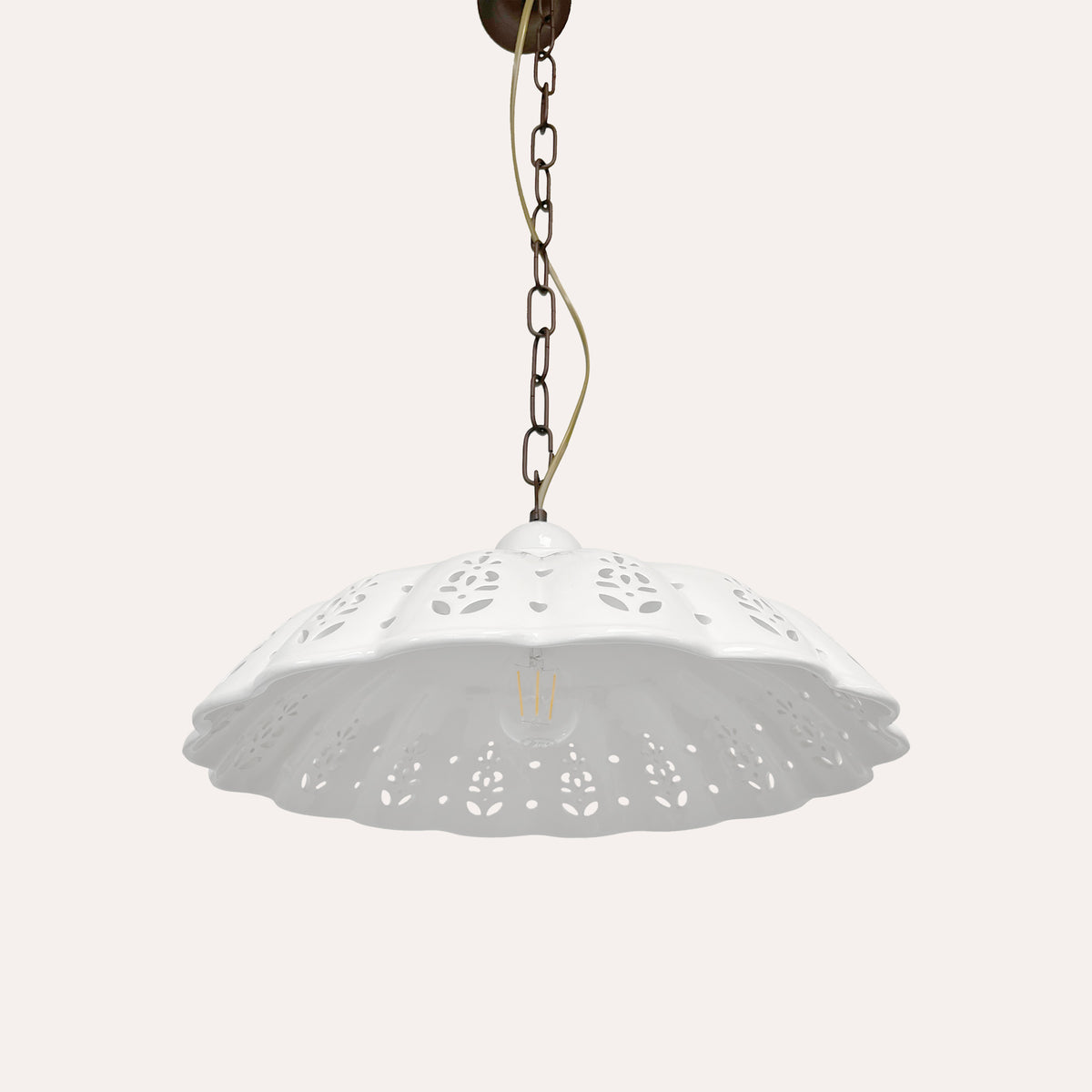 Lampadario a Sospensione in Ceramica Bianca Traforata Artigianale