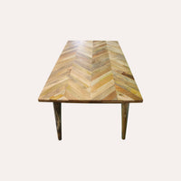 Tavolino in Legno Marrone Chiaro dallo Stile Rustico