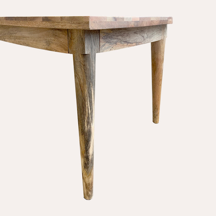 Tavolino in Legno Marrone Chiaro dallo Stile Rustico