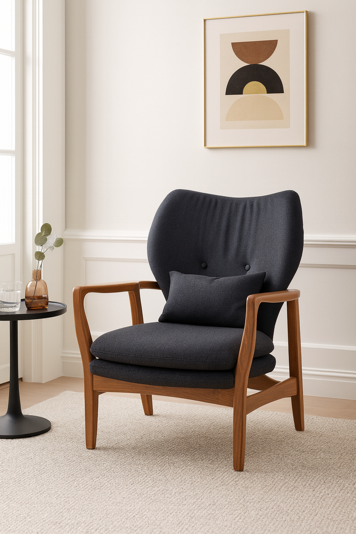 Poltrona Nordica in Tessuto Nero – Eleganza e Comfort senza Tempo
