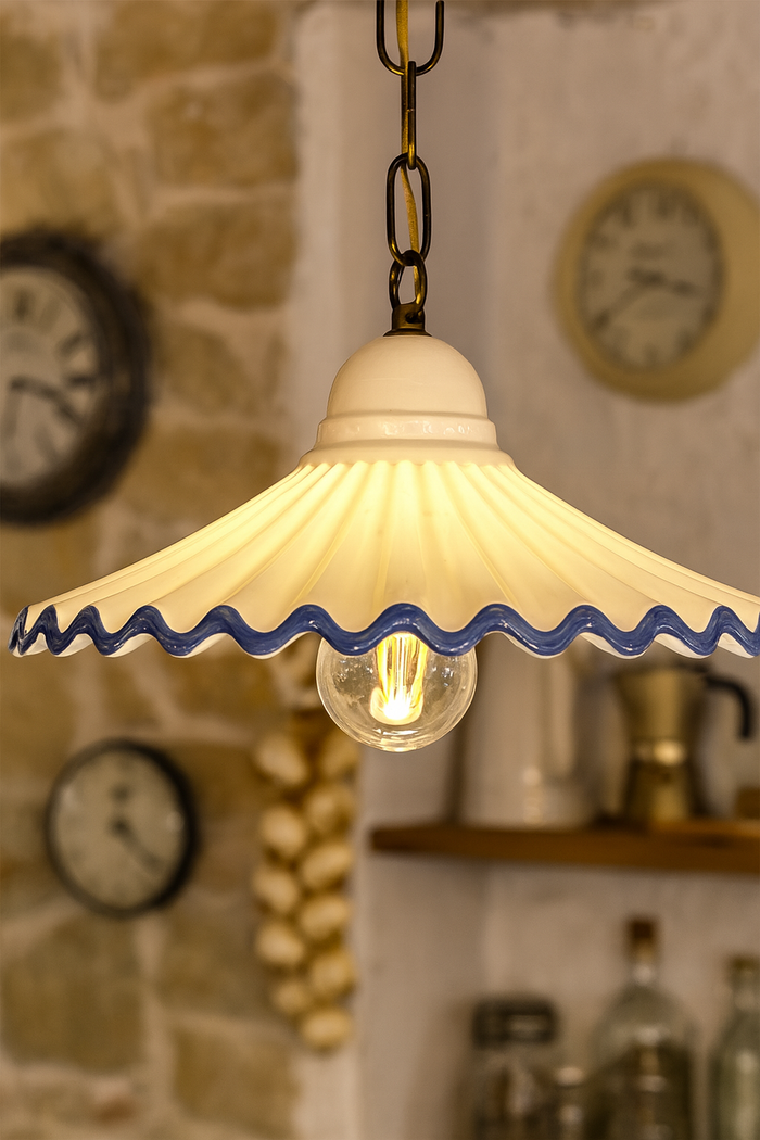 Lampadario a Sospensione in Ceramica Bianca con Bordo Blu