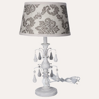 Lampada da comodino shabby chic bianco e grigio con pendagli