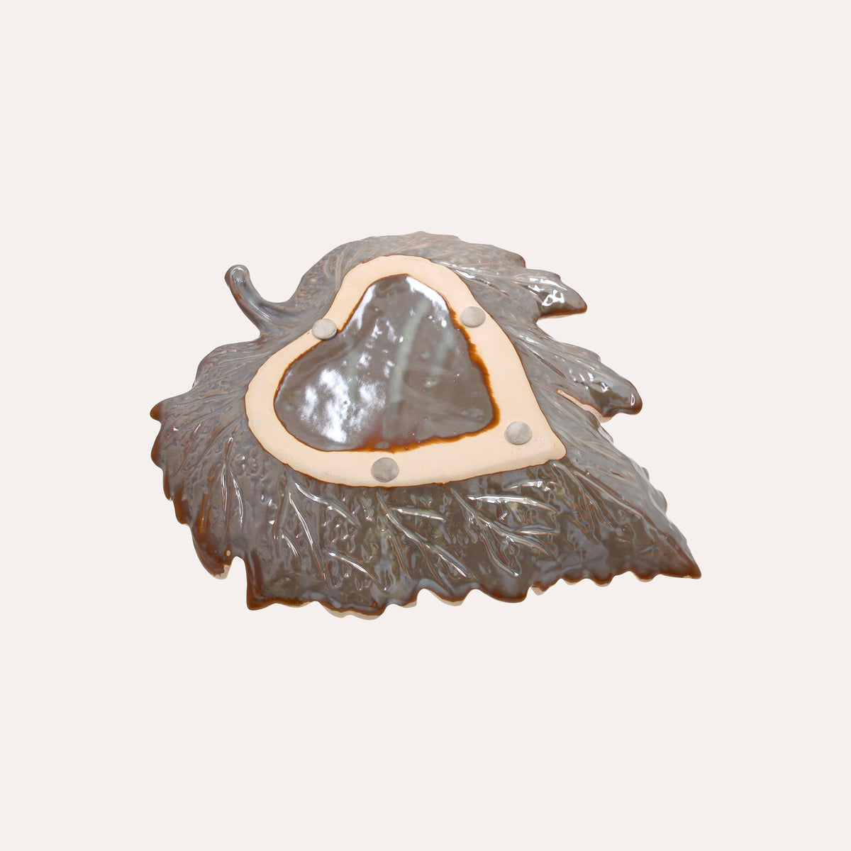 Foglia Decorativa in Ceramica Beige – Effetto Sabbiato Elegante