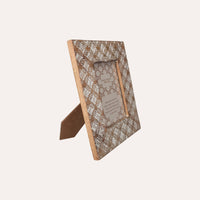 Cornice Portafoto Intagliata a Mano con Motivi a Rombi