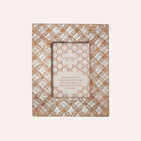 Cornice Portafoto Intagliata a Mano con Motivi a Rombi