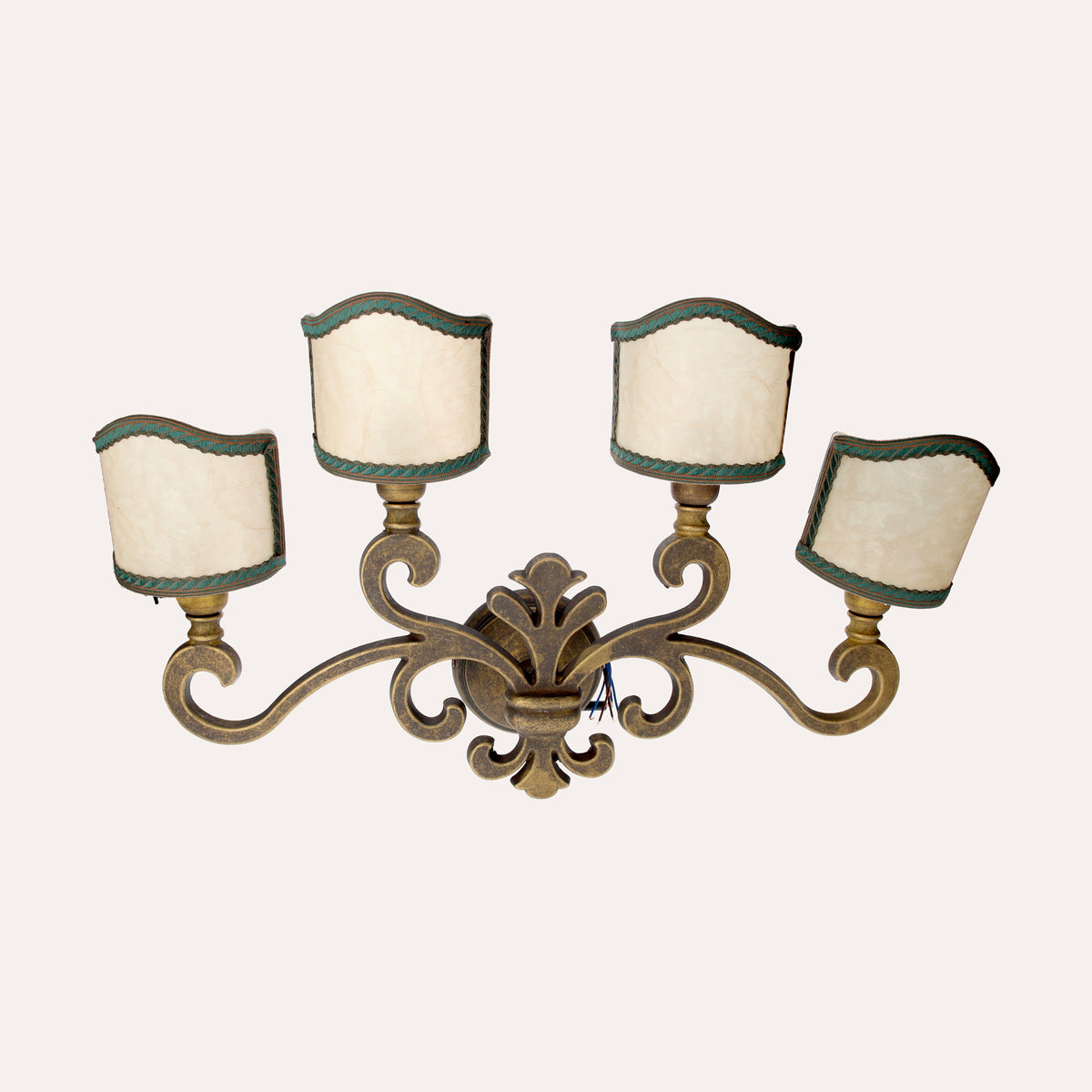 Applique In Ottone A Quattro Luci, Elegante Illuminazione Con Ventoline Verdi