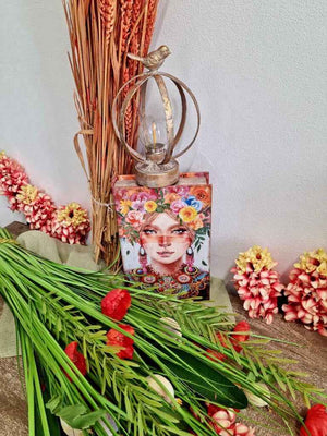 Lampada da Tavolo in Metallo Oro con Decorazione Uccellino in Ottone – Design Elegante