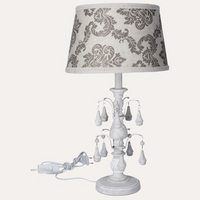 Lampada da comodino shabby chic bianco e grigio con pendagli