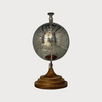 Mappamondo decorativo in metallo con base in legno, soprammobile per scrivanie e mensole, H 28 x D 20 cm
