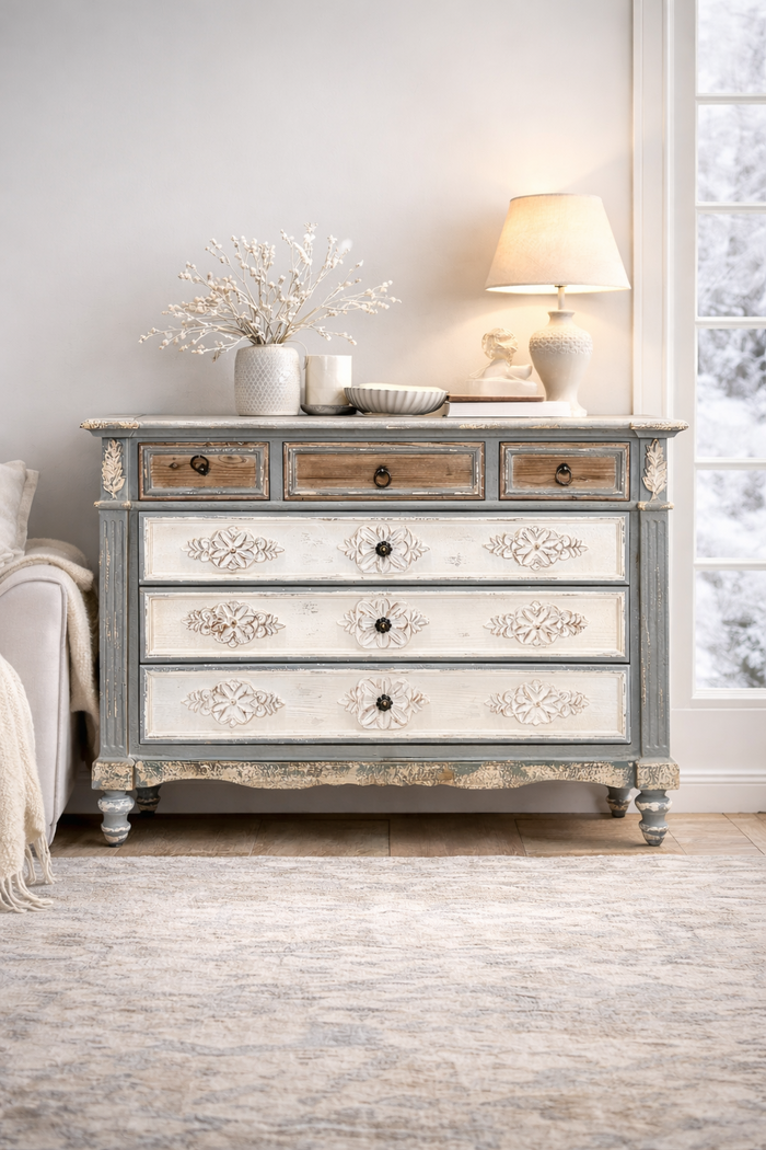 Mobile cassettiera shabby chic in legno grigio, bianco e marrone chiaro – 116x40xH82 cm