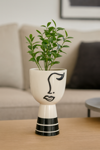 Vaso in Ceramica a Forma di Testa Astratta con Occhio