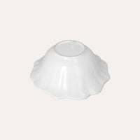 Insalatiera in ceramica bianca con bordo sagomato e decori in rilievo – Ø29 cm