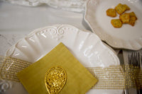 Servizio di 18 Piatti in Ceramica Bianca Decorati Barocchi
