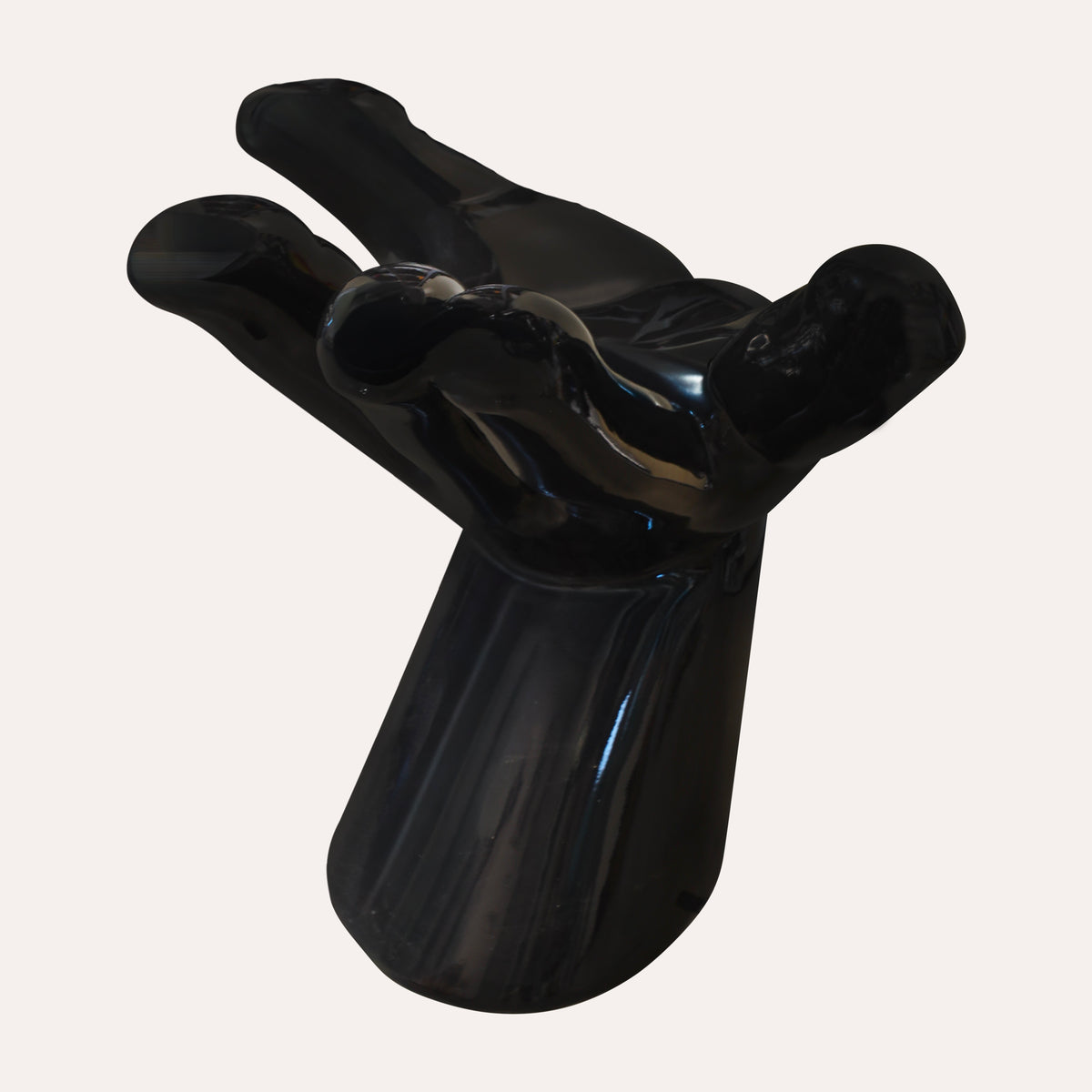 Poltrona a Forma di Mano in Resina Nera Lucida