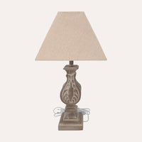 Lampada Barocca con Motivo Decorativo. Elegante Lampada da Tavolo per Stile Classico e Raffinato