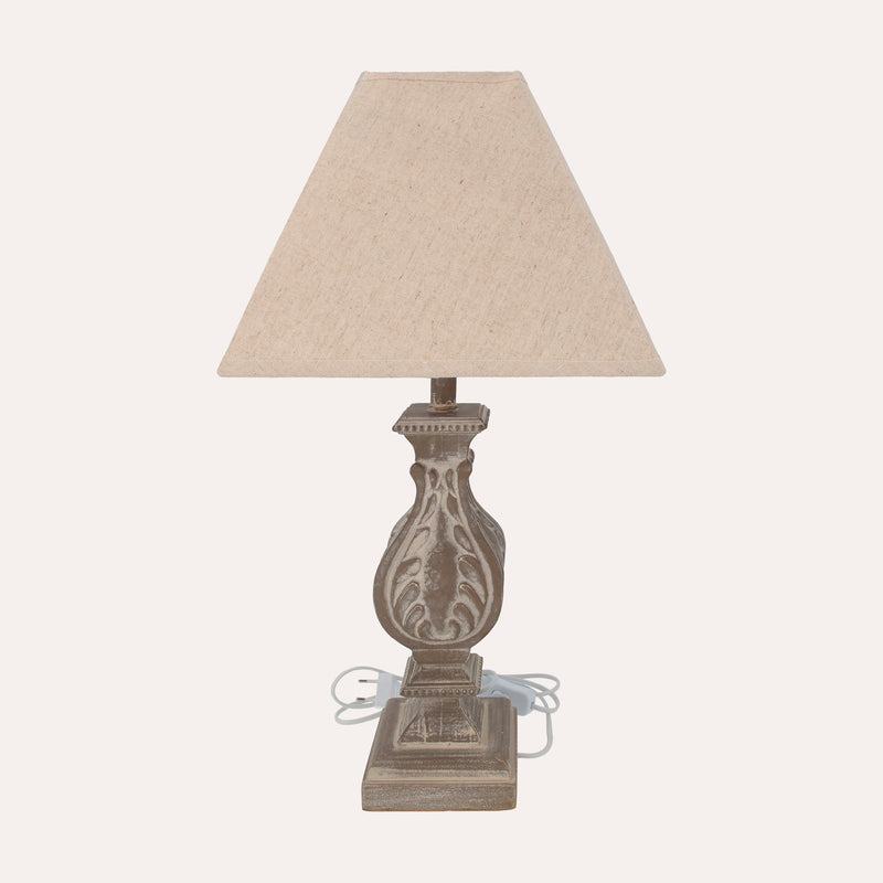 Lampada Barocca con Motivo Decorativo. Elegante Lampada da Tavolo per Stile Classico e Raffinato