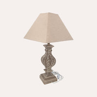Lampada Barocca con Motivo Decorativo. Elegante Lampada da Tavolo per Stile Classico e Raffinato