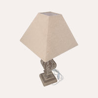 Lampada Barocca con Motivo Decorativo. Elegante Lampada da Tavolo per Stile Classico e Raffinato