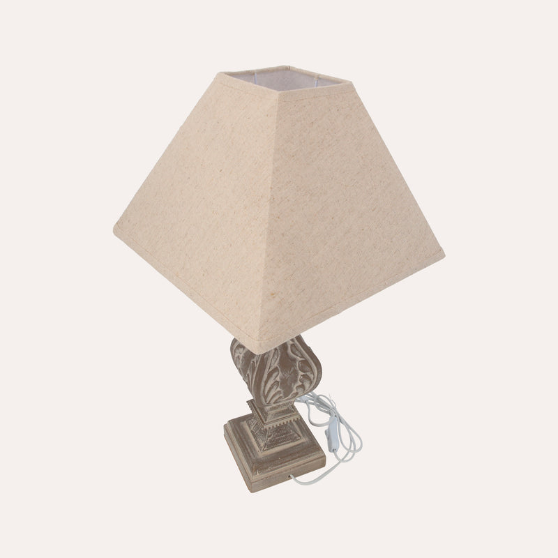 Lampada Barocca con Motivo Decorativo. Elegante Lampada da Tavolo per Stile Classico e Raffinato