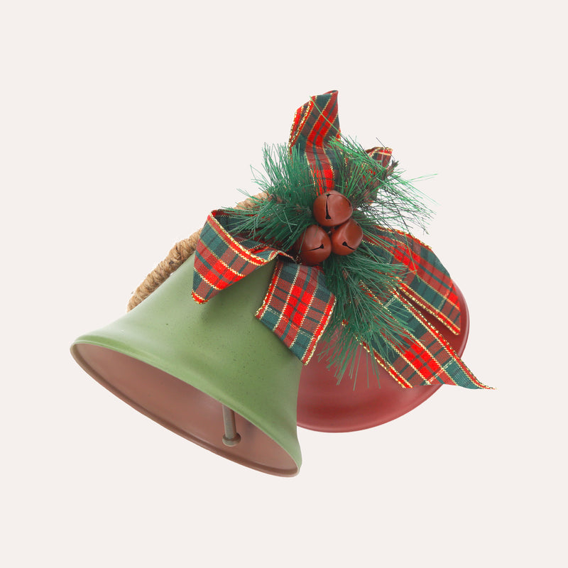 Coppia di Campane Rosse e Verdi con Fiocco Scozzese – Decorazioni Natalizie Eleganti