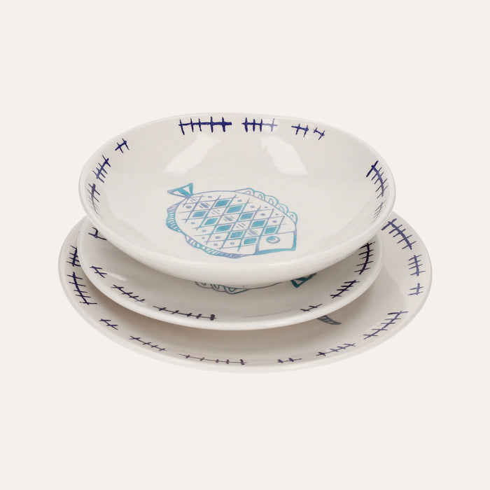 Servizio di Piatti in Ceramica Decorati con Pesci