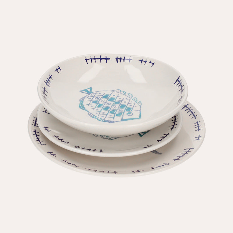 Servizio di Piatti in Ceramica Decorati con Pesci
