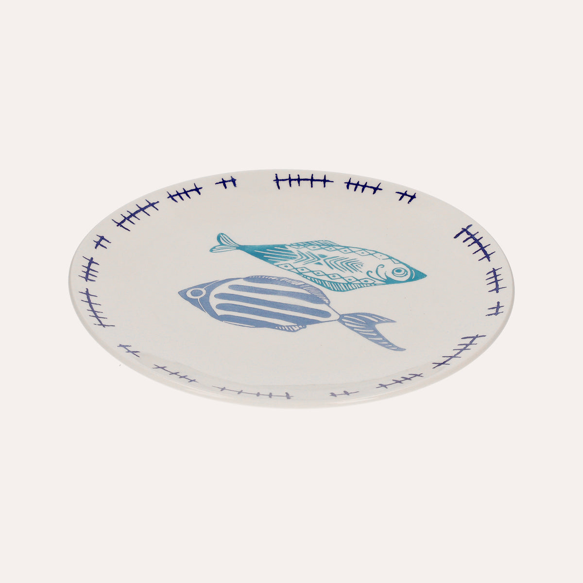 Servizio di Piatti in Ceramica Decorati con Pesci