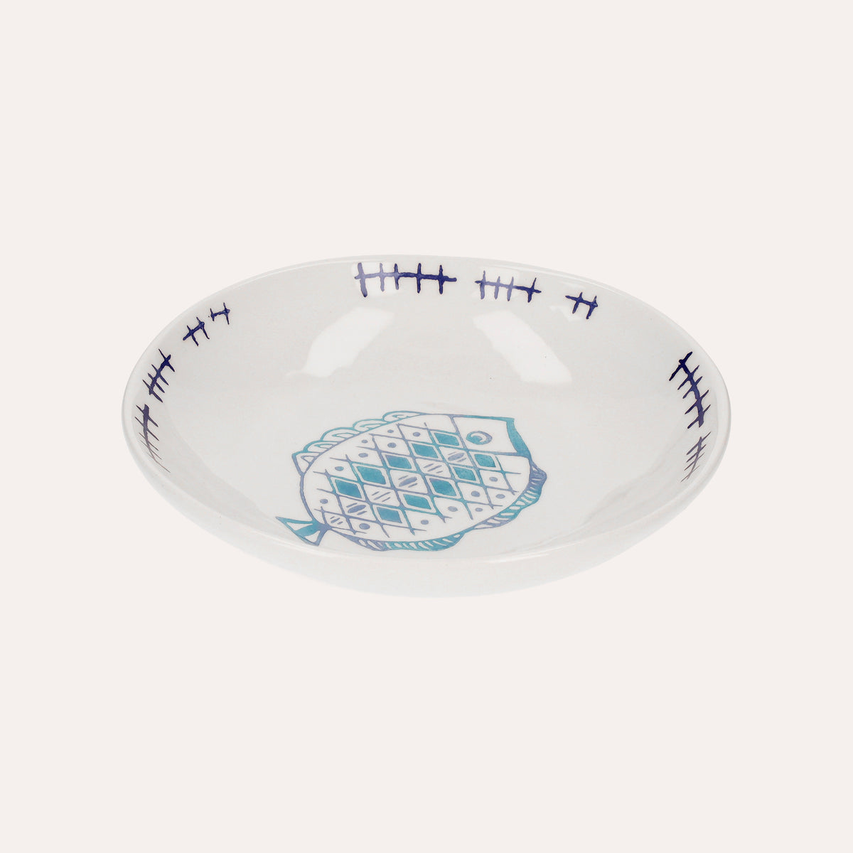 Servizio di Piatti in Ceramica Decorati con Pesci