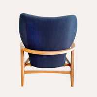 Poltrona Nordica in Tessuto Nero – Eleganza e Comfort senza Tempo