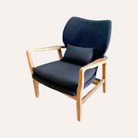 Poltrona Nordica in Tessuto Nero – Eleganza e Comfort senza Tempo