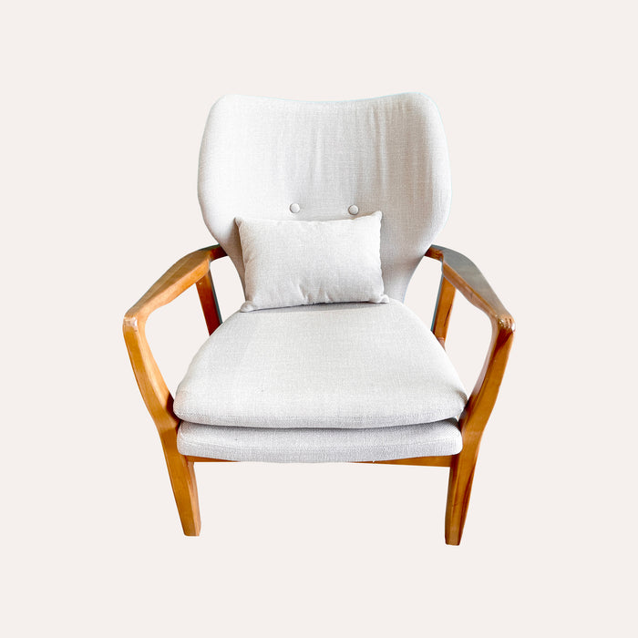 Poltrona Nordica Beige in Tessuto con Struttura in Legno