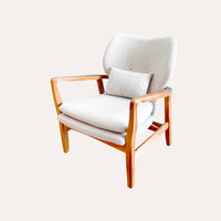Poltrona Nordica Beige in Tessuto con Struttura in Legno