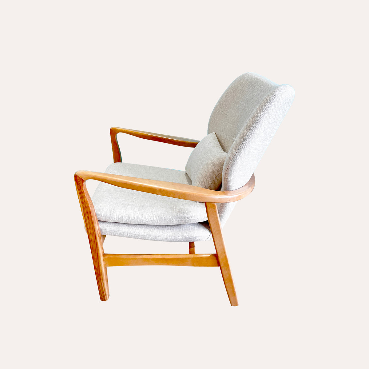 Poltrona Nordica Beige in Tessuto con Struttura in Legno