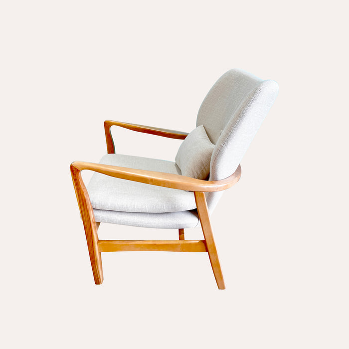 Poltrona Nordica Beige in Tessuto con Struttura in Legno