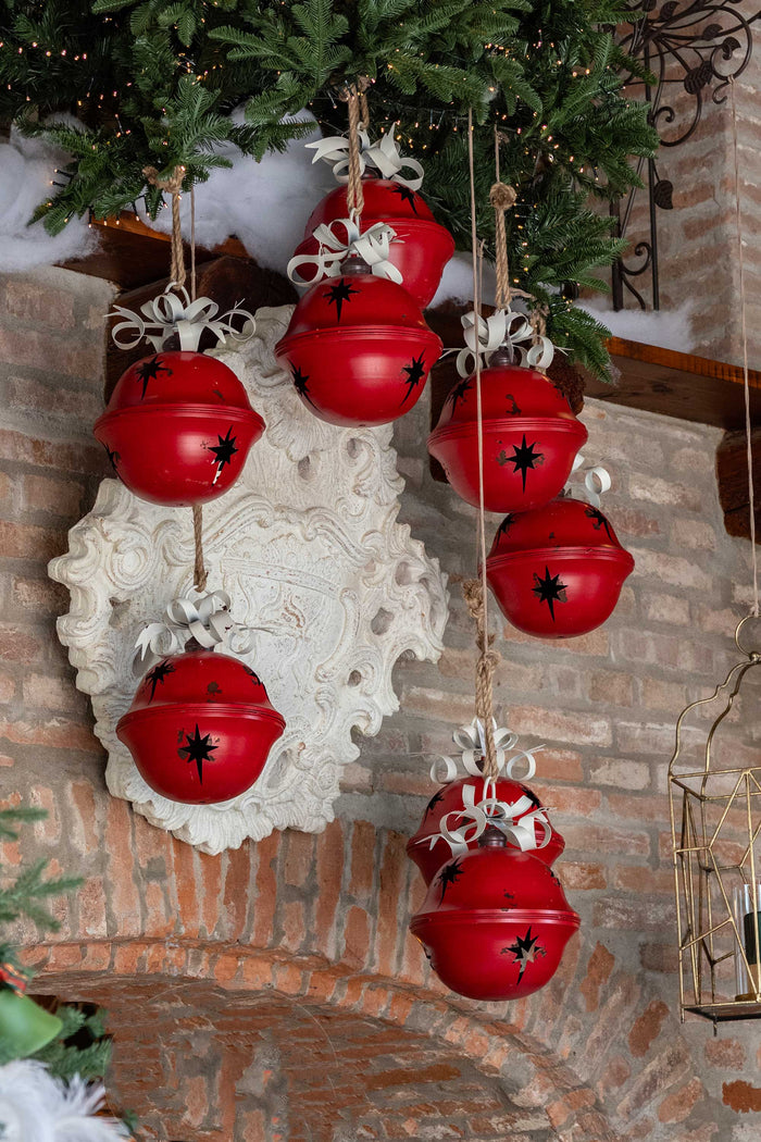 Campana Natalizia Rossa in Metallo con Fiocco Bianco – Decorazione da Appendere