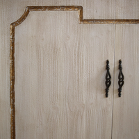 Credenza Bianca In Legno Con Dettagli Dorati, Stile Shabby Chic