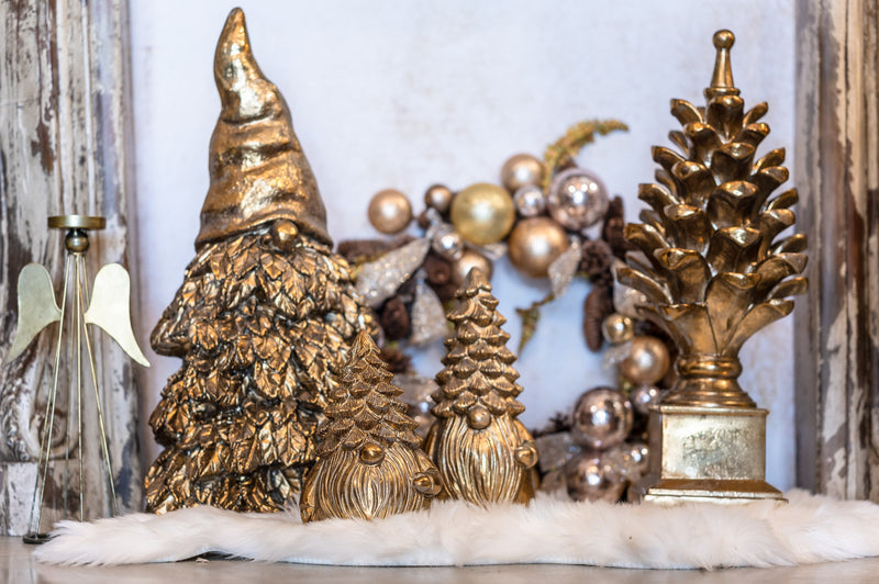 Gnomo in Resina Dorata con Corpo di Albero di Natale
