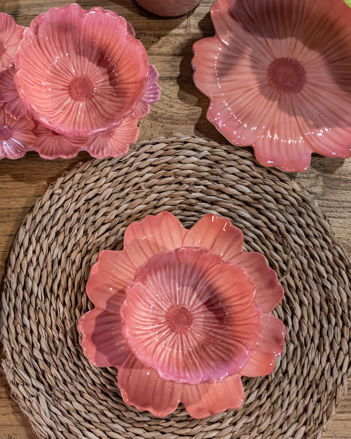 Piattino Rosa in Ceramica con Petali Decorativi